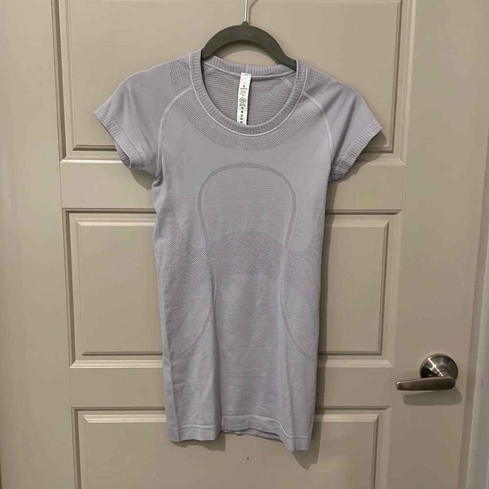 Size 2 lululemon top - never worn